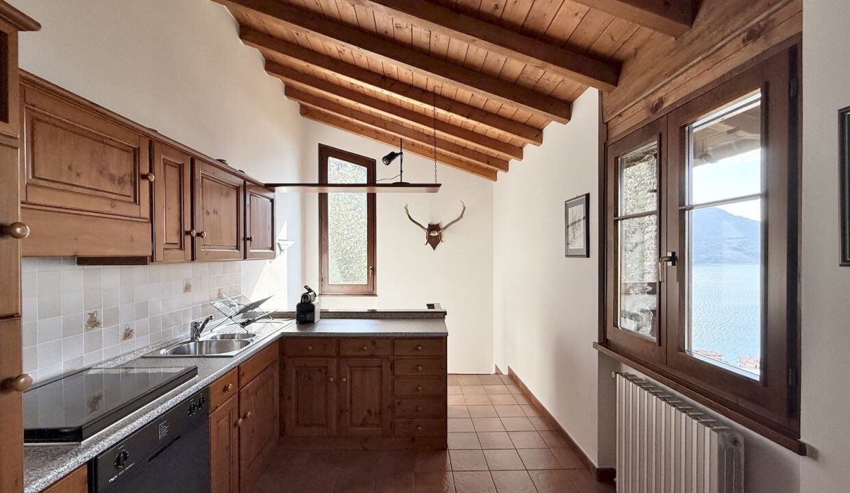 Rustico Indipendente con Giardino e Vista Lago San Siro