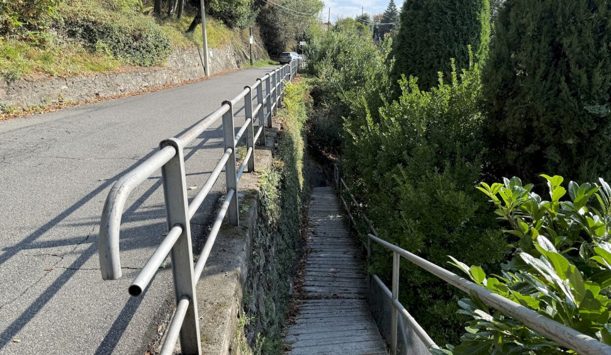Rustico Indipendente con Giardino e Vista Lago San Siro