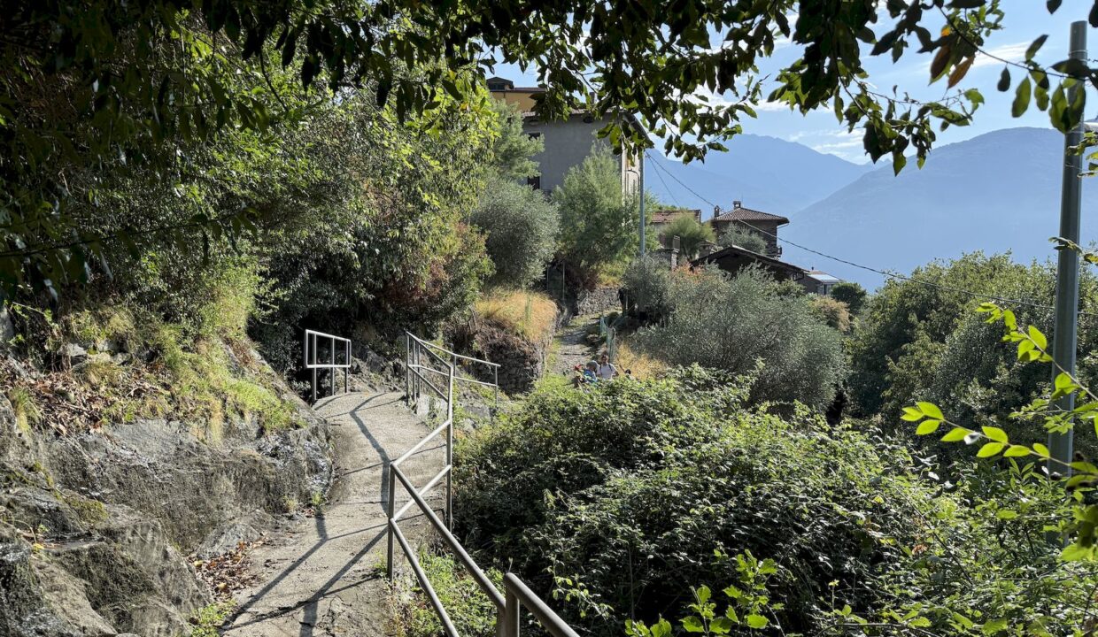 Rustico Indipendente con Giardino e Vista Lago San Siro