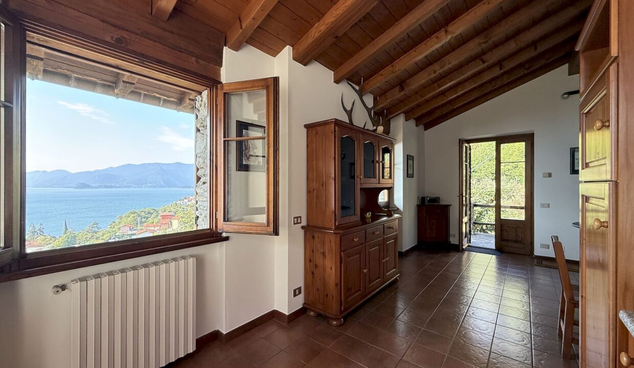 Rustico Indipendente con Giardino e Vista Lago San Siro