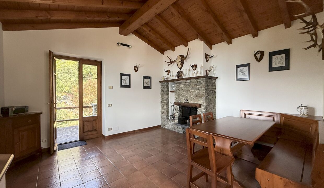 Rustico Indipendente con Giardino e Vista Lago San Siro