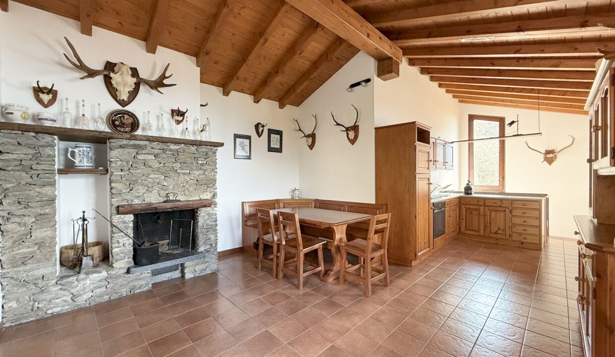 Rustico Indipendente con Giardino e Vista Lago San Siro