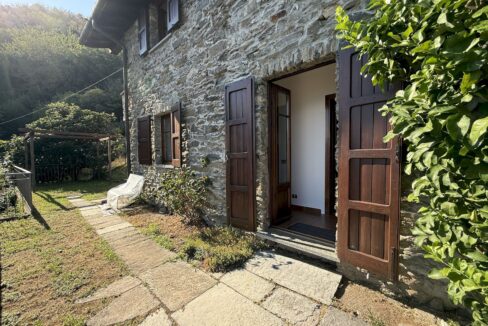 Rustico Indipendente con Giardino e Vista Lago San Siro