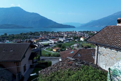 Lago di Como – Domaso | Rustico in pietra da ristrutturare con spettacolare vista lago – € 220.000