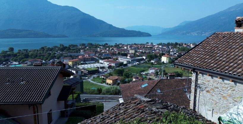 Lago di Como – Domaso | Rustico in pietra da ristrutturare con spettacolare vista lago – € 220.000