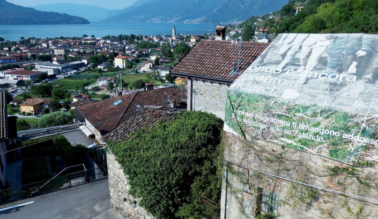 Lago di Como – Domaso | Rustico in pietra da ristrutturare con spettacolare vista lago – € 220.000