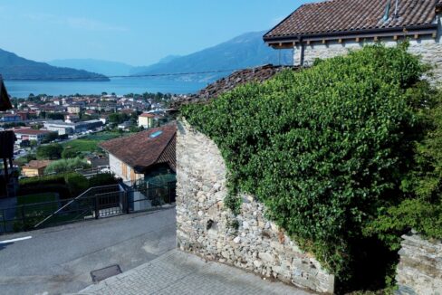 Lago di Como – Domaso | Rustico in pietra da ristrutturare con spettacolare vista lago – € 220.000