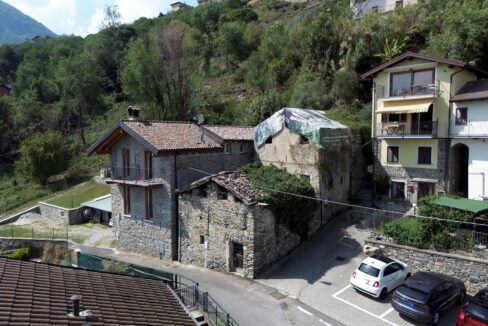 Lago di Como – Domaso | Rustico in pietra da ristrutturare con spettacolare vista lago – € 220.000