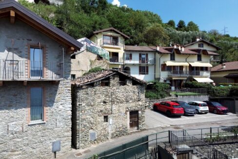 Lago di Como – Domaso | Rustico in pietra da ristrutturare con spettacolare vista lago – € 220.000
