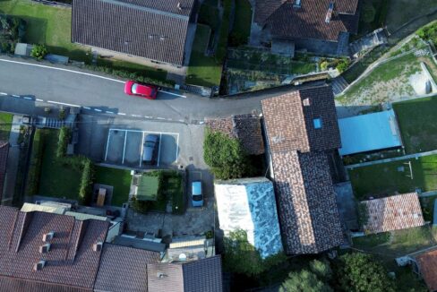 Lago di Como – Domaso | Rustico in pietra da ristrutturare con spettacolare vista lago – € 220.000