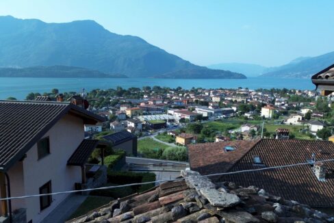 Lago di Como – Domaso | Rustico in pietra da ristrutturare con spettacolare vista lago – € 220.000