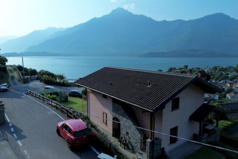 Lago di Como – Domaso | Rustico in pietra da ristrutturare con spettacolare vista lago – € 220.000