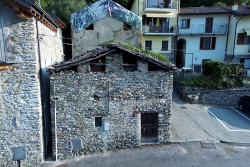 Lago di Como – Domaso | Rustico in pietra da ristrutturare con spettacolare vista lago – € 220.000