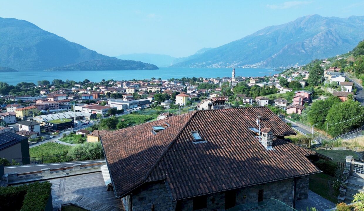Lago di Como – Domaso | Rustico in pietra da ristrutturare con spettacolare vista lago – € 220.000