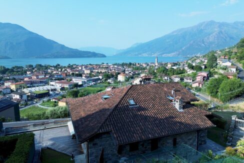 Lago di Como – Domaso | Rustico in pietra da ristrutturare con spettacolare vista lago – € 220.000