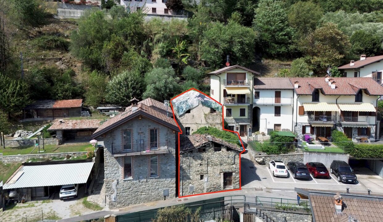 Lago di Como – Domaso | Rustico in pietra da ristrutturare con spettacolare vista lago – € 220.000