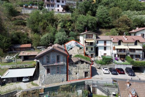 Lago di Como – Domaso | Rustico in pietra da ristrutturare con spettacolare vista lago – € 220.000