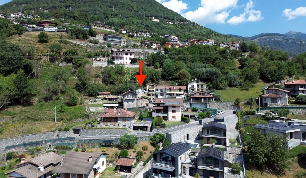 Lago di Como – Domaso | Rustico in pietra da ristrutturare con spettacolare vista lago – € 220.000