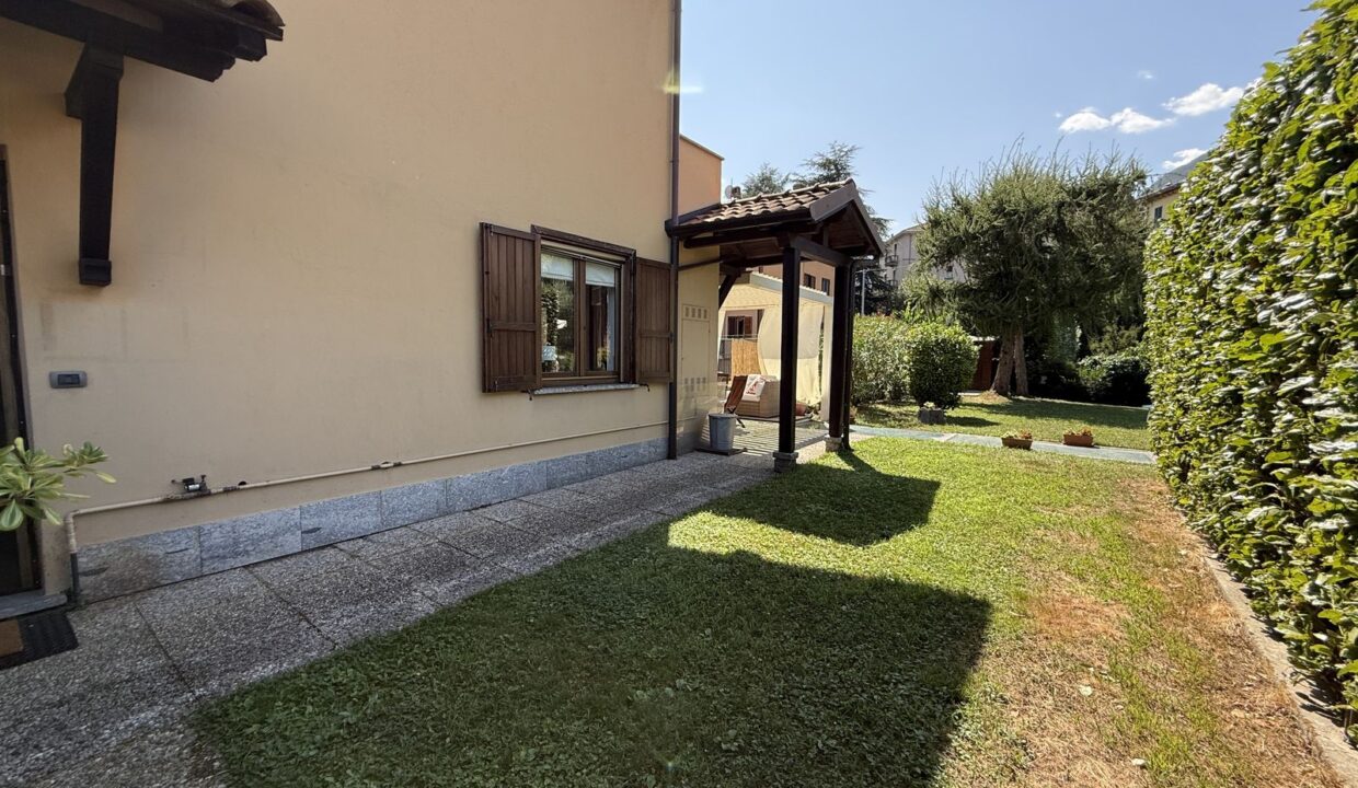 Casa Gravedona ed Uniti con Giardino e Garage Lago di Como