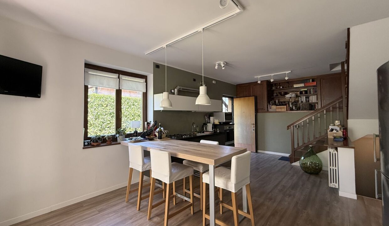 Casa Gravedona ed Uniti con Giardino e Garage Lago di Como