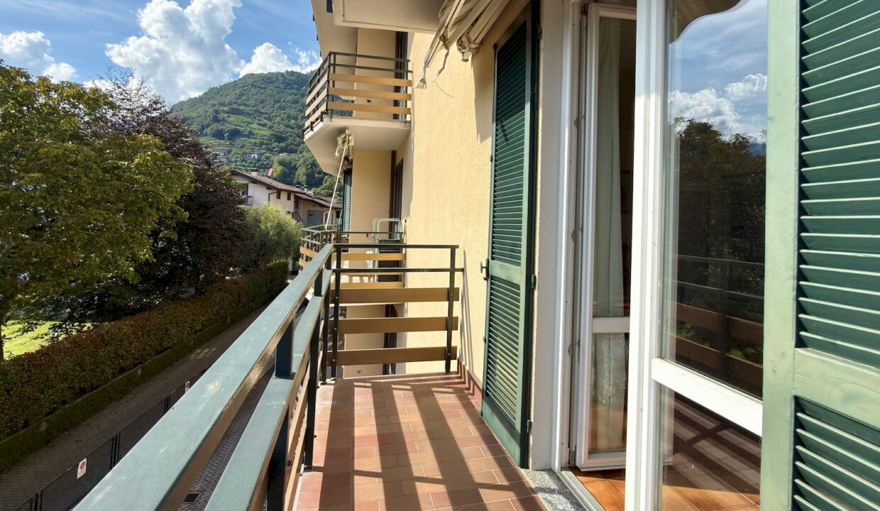 Domaso Appartamento con Balcone e Garage
