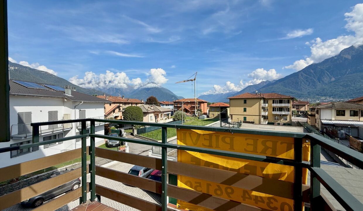 Domaso Appartamento con Balcone e Garage