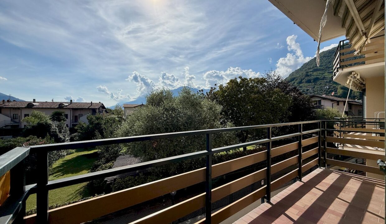 Domaso Appartamento con Balcone e Garage