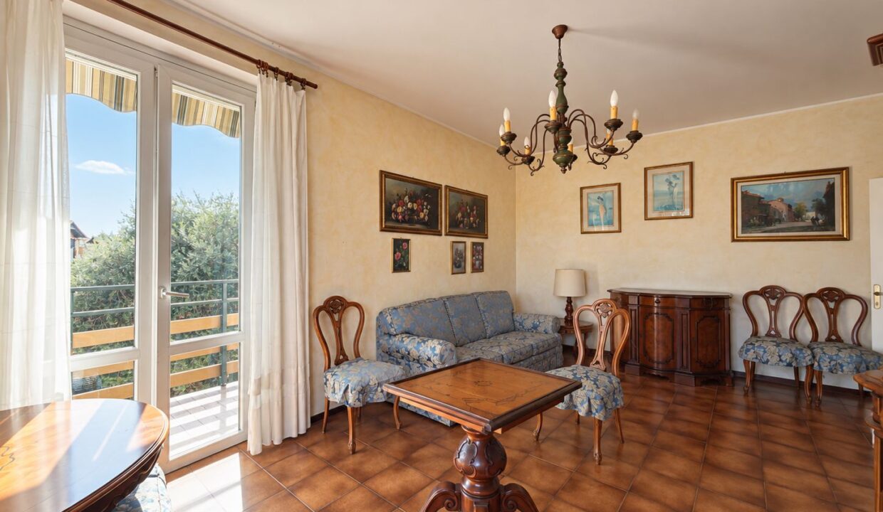 Domaso Appartamento con Balcone e Garage