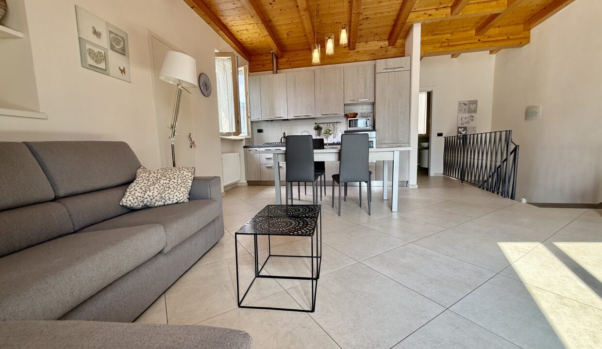 Nuove MC084 - Sala Comacina Nuove23