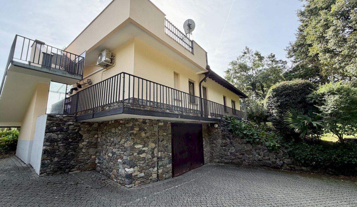 Villa Vista Lago Como con Terreno - Pianello del Lario