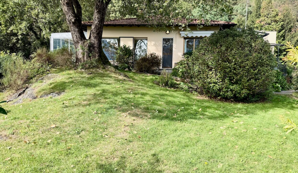 Villa Vista Lago Como con Terreno - Pianello del Lario