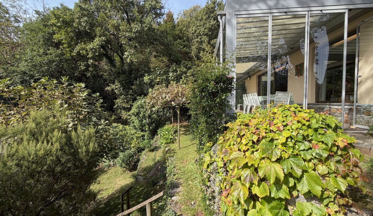 Villa Vista Lago Como con Terreno - Pianello del Lario