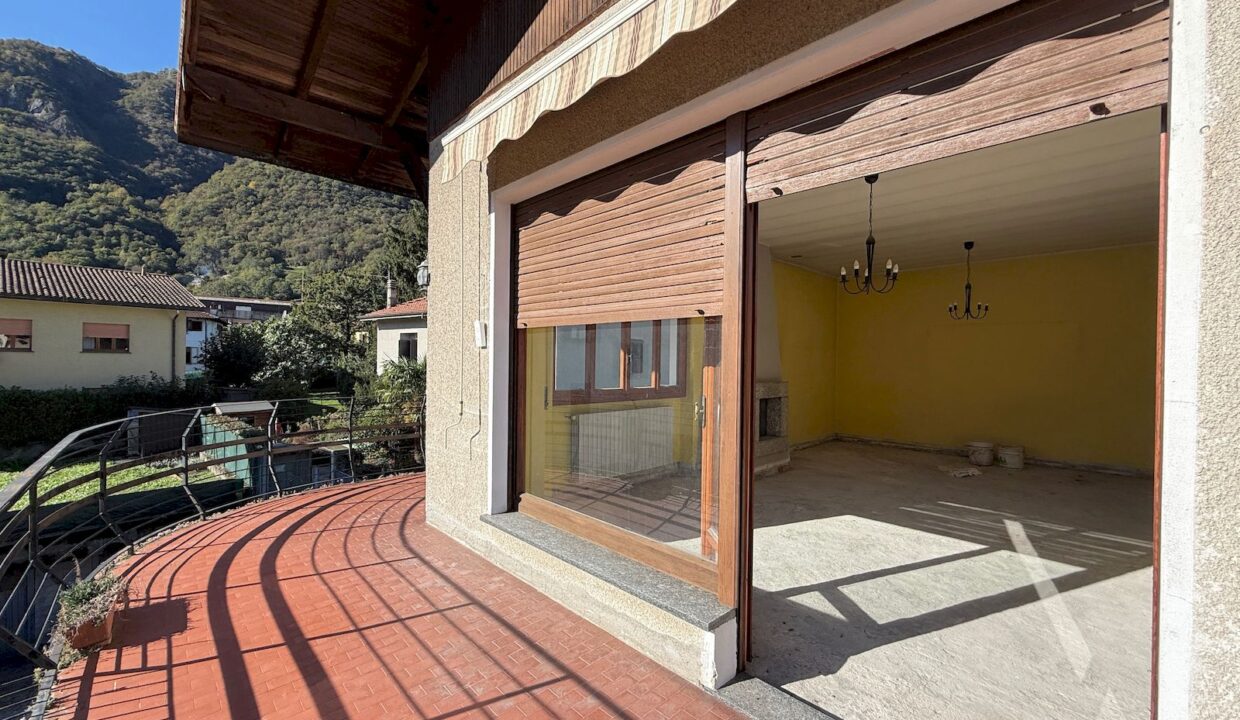 Appartamento con Terrazzi e Garage Dongo Lago Como