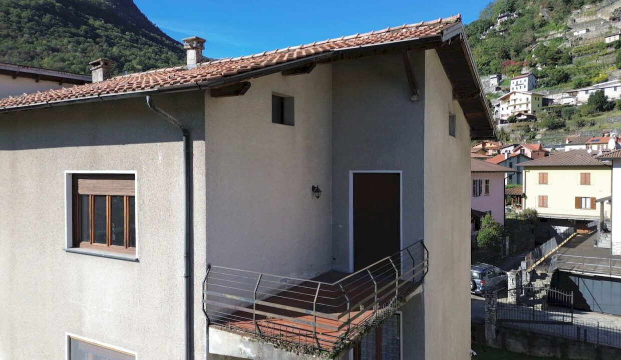 Appartamento con Terrazzi e Garage Dongo Lago Como