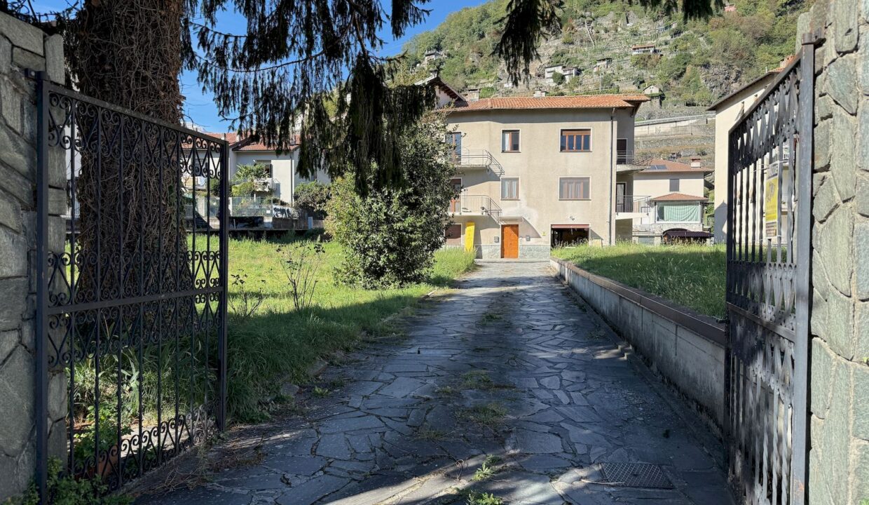 Appartamento con Terrazzi e Garage Dongo Lago Como