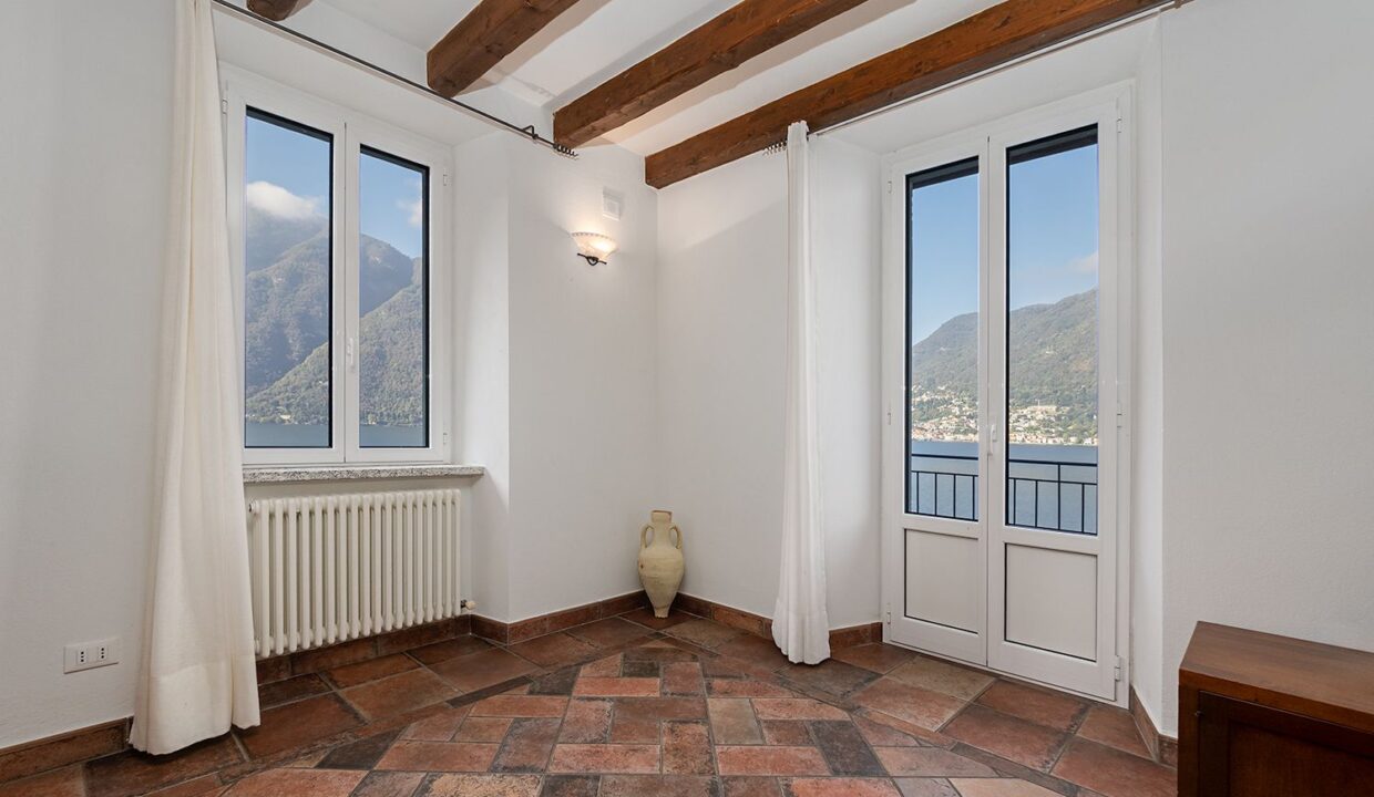 Appartamenti Fronte Lago Como Lezzeno con Darsena