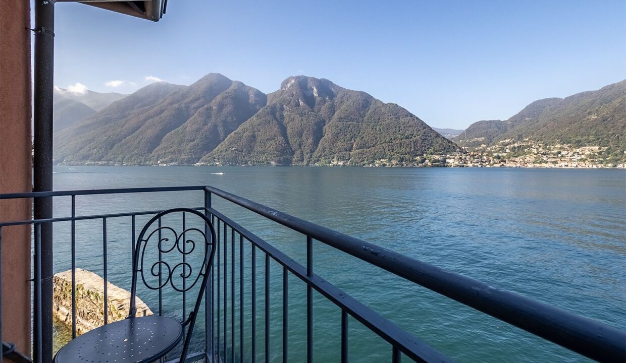 Appartamenti Fronte Lago Como Lezzeno con Darsena