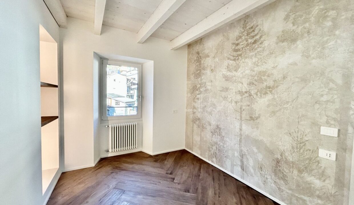 Appartamento Mantello con Giardino e Garage