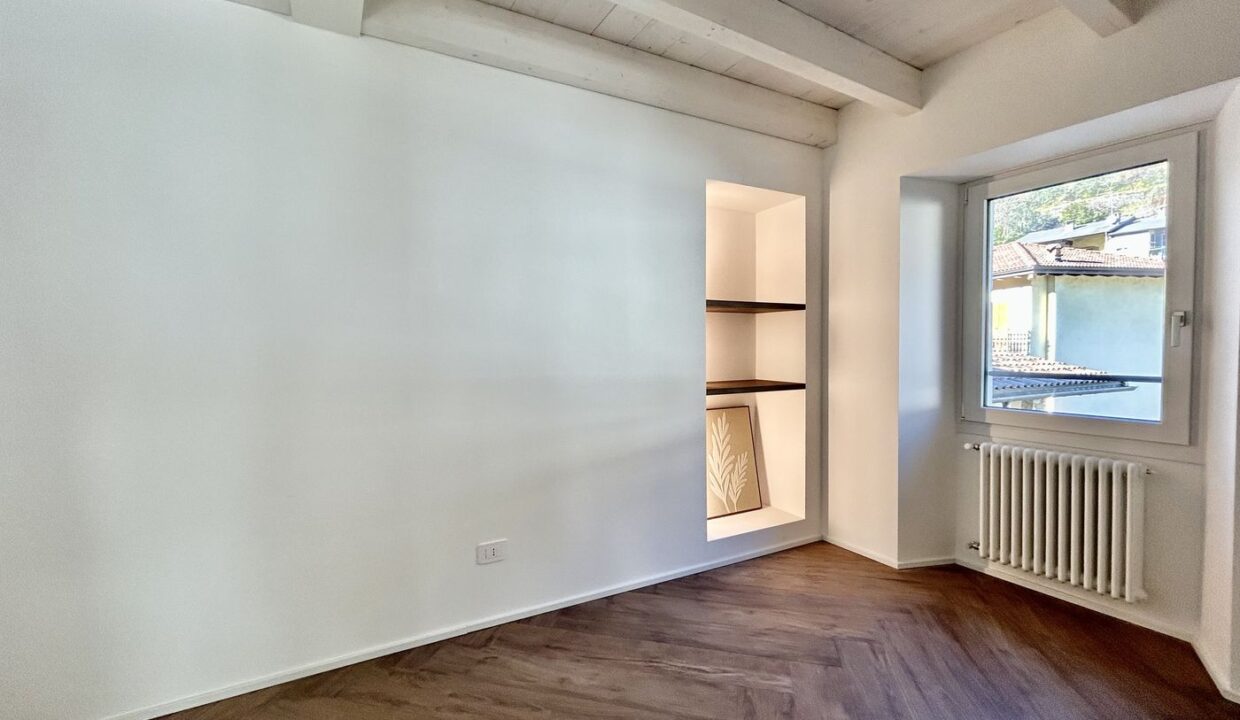Appartamento Mantello con Giardino e Garage
