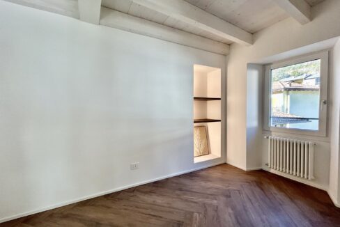 Appartamento Mantello con Giardino e Garage