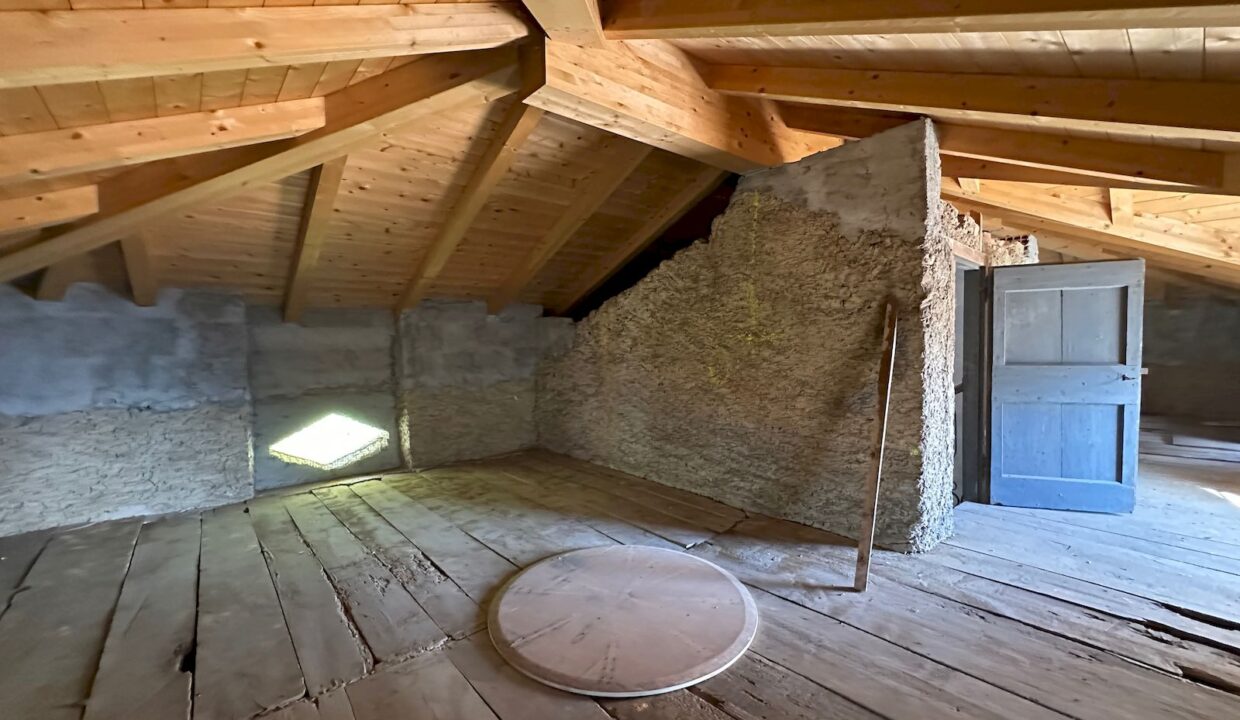 Casa Indipendente Dongo Collinare con Terreno