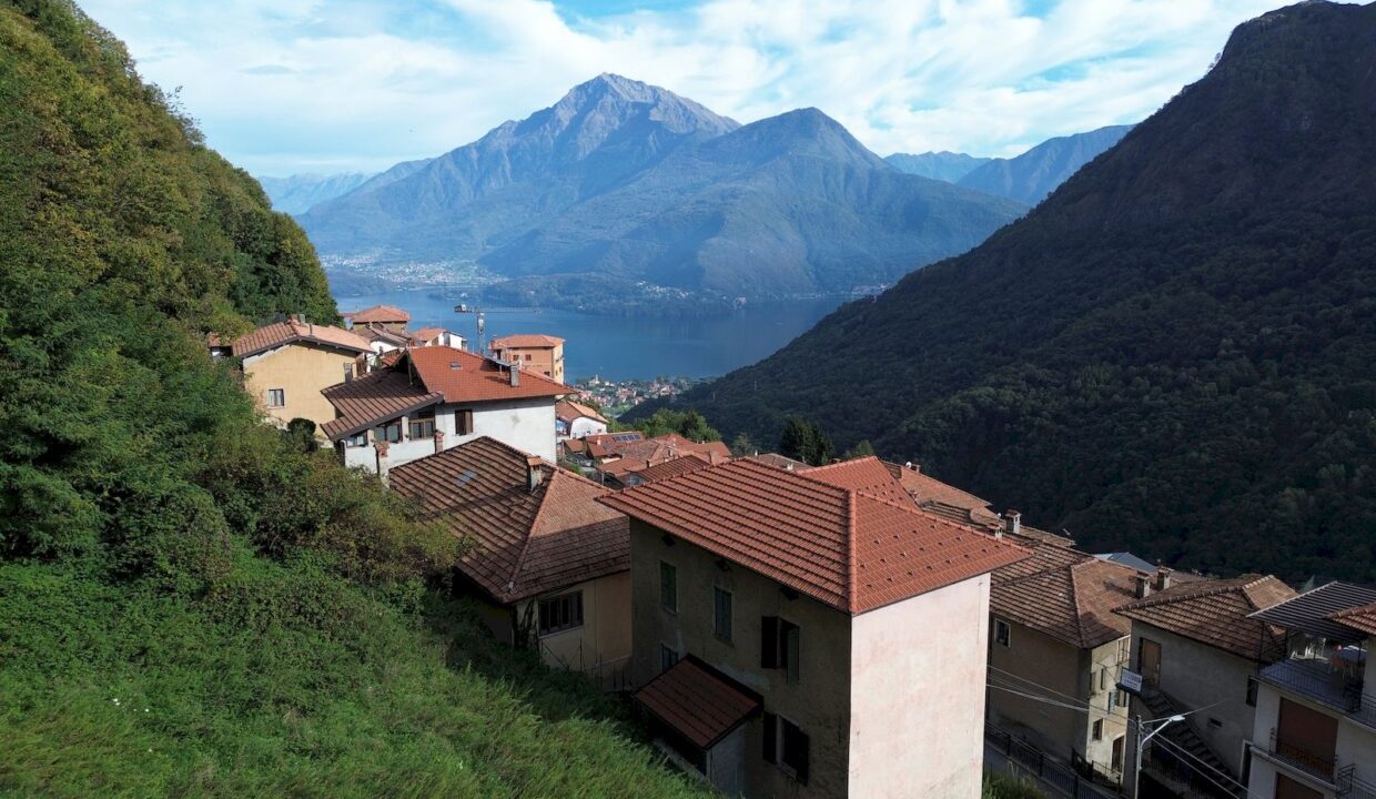 Casa Indipendente Dongo Collinare con Terreno