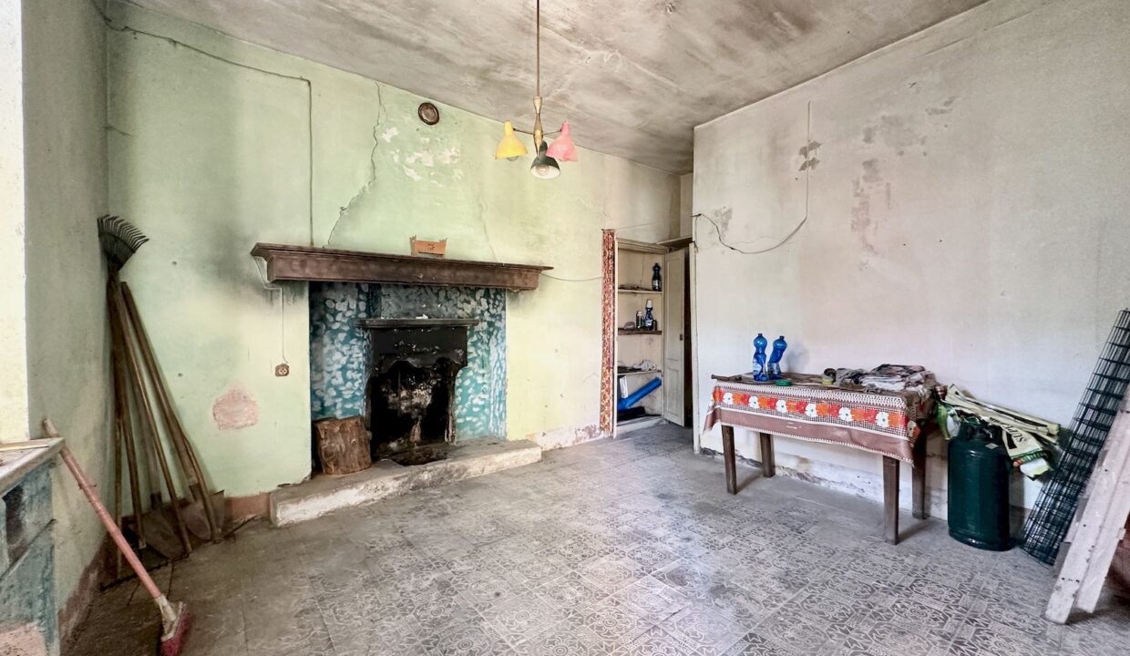 Casa Indipendente Dongo Collinare con Terreno