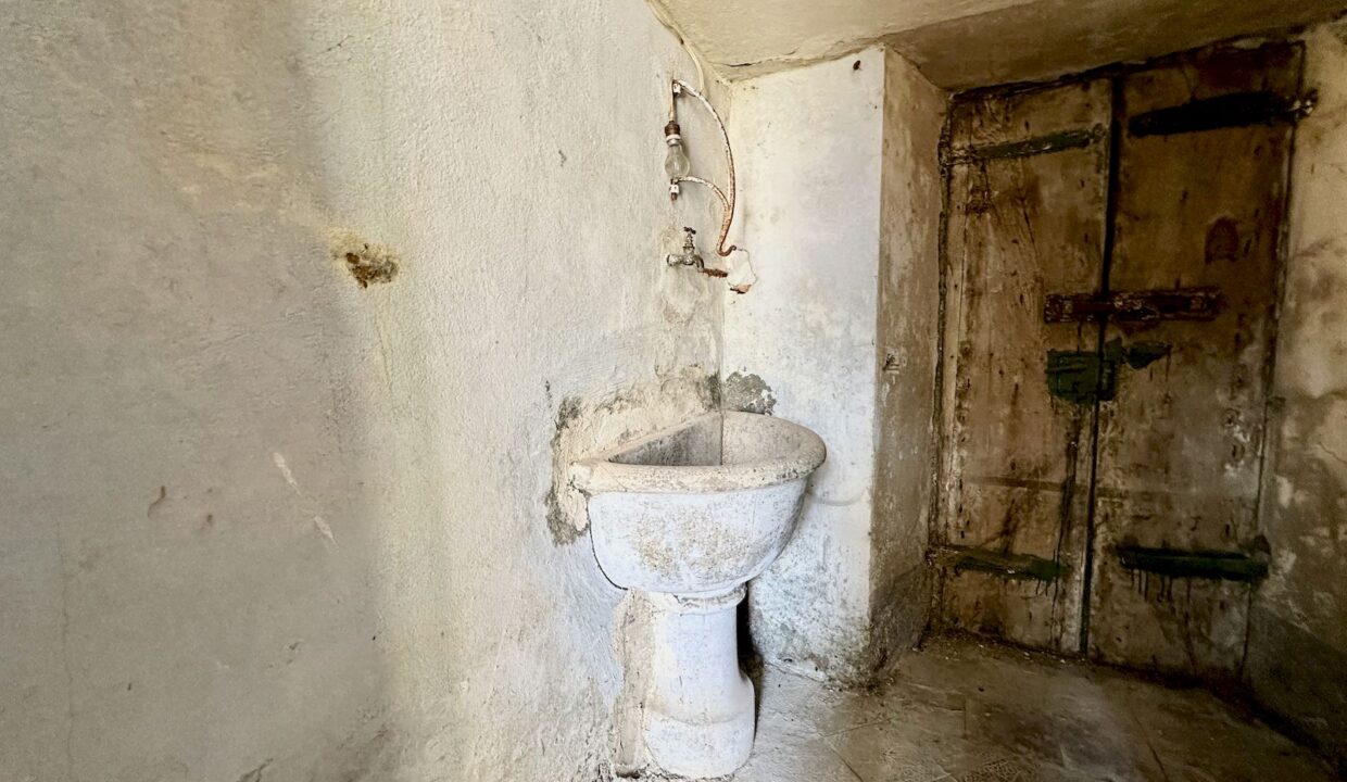 Casa Indipendente Dongo Collinare con Terreno