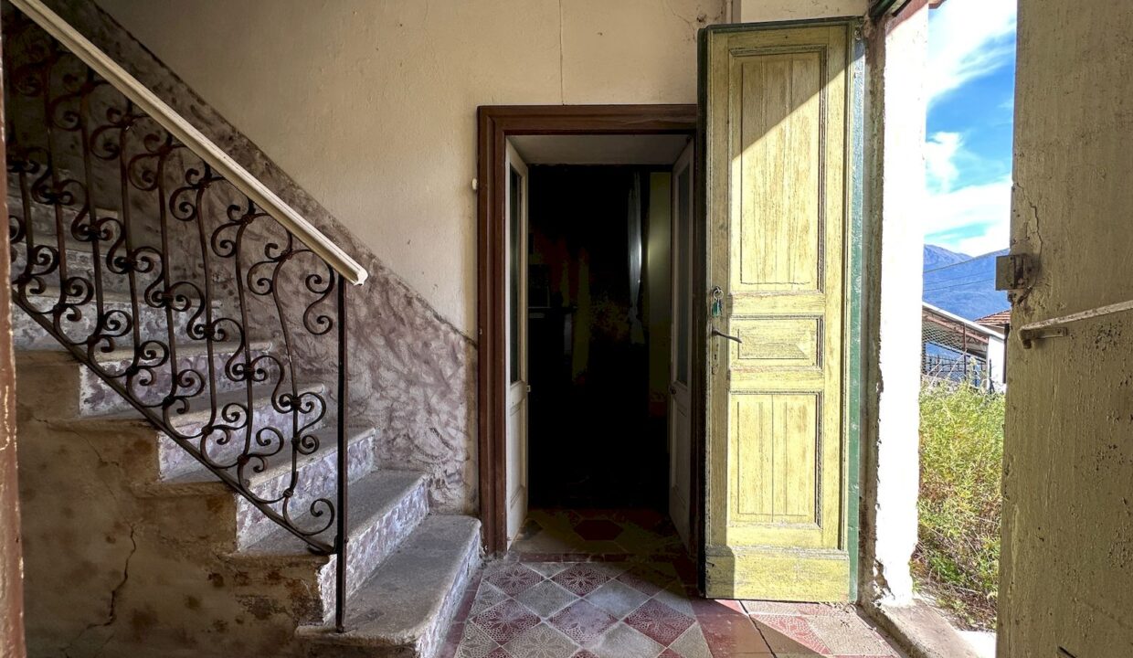 Casa Indipendente Dongo Collinare con Terreno