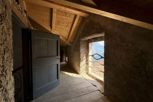 Casa Indipendente Dongo Collinare con Terreno