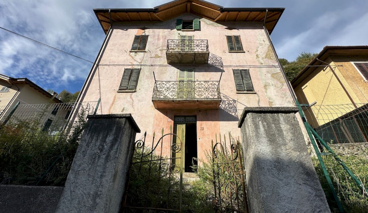 Casa Indipendente Dongo Collinare con Terreno