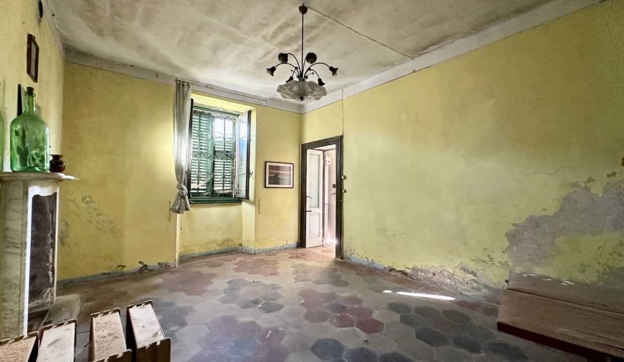 Casa Indipendente Dongo Collinare con Terreno