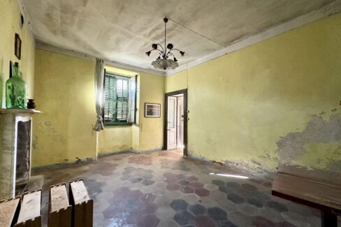 Casa Indipendente Dongo Collinare con Terreno