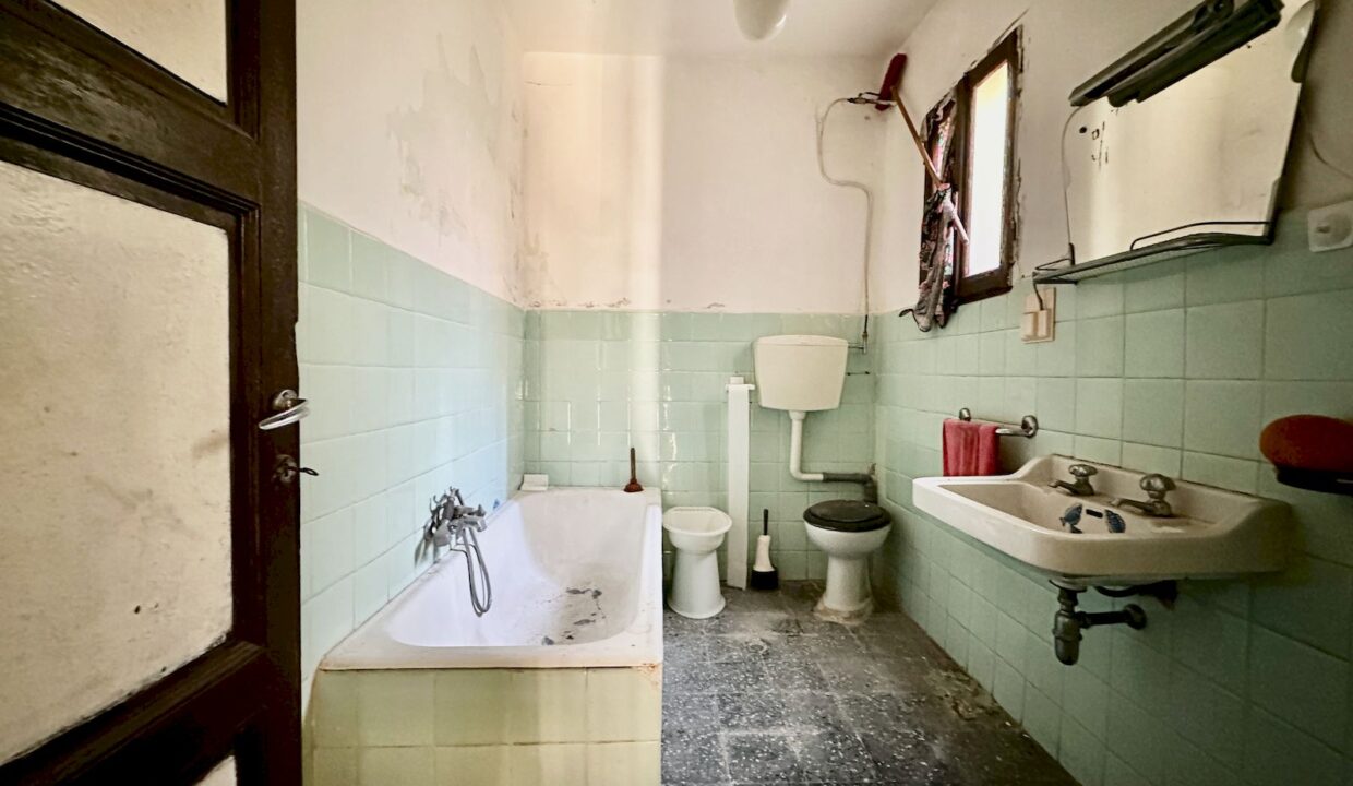 Casa Indipendente Dongo Collinare con Terreno